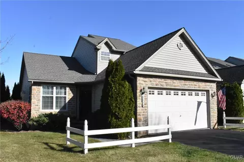 3038 Harvest Ct, Saucon Twp, PA 18034