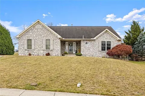 62 Walnut Dr W, Bernville, PA 19506