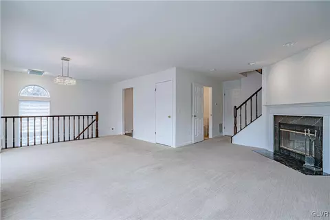 1981 Willings Ln, Hellertown, PA 18055 photo 8