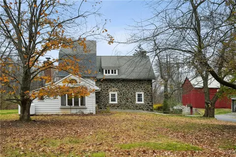 200 Hexenkopf Rd, Williams Twp, PA 18042