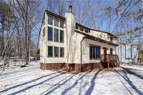 214 Mercedes Ct, East Stroudsburg, PA 18301