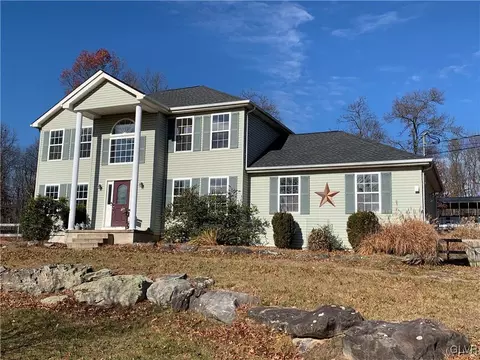 187 Whitetail Rd, Henryville, PA 18332