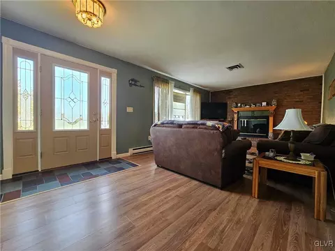 5411 Monocacy Dr, Bethlehem, PA 18017 photo 4