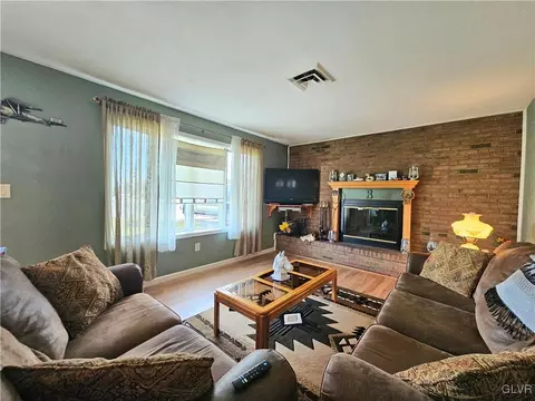 5411 Monocacy Dr, Bethlehem, PA 18017 photo 3