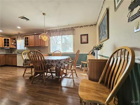 5411 Monocacy Dr, Bethlehem, PA 18017 photo 8