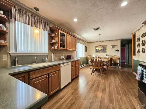 5411 Monocacy Dr, Bethlehem, PA 18017 photo 7