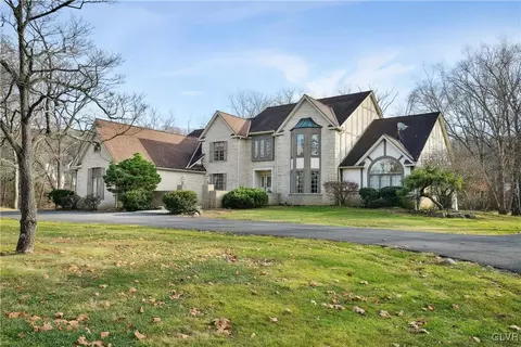 2154 Spring Valley Rd, Bethlehem, PA 18015