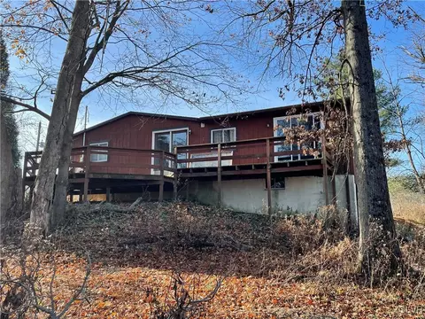 4601 Aspen Dr, Walnutport, PA 18088
