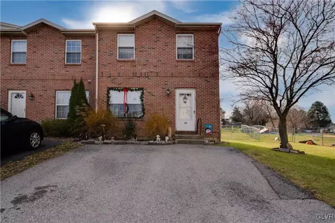 98 Cobblestone Ct, Alburtis, PA 18011