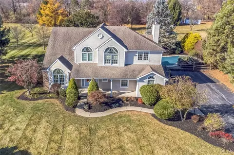 5655 Highfield Dr, Zionsville, PA 18092
