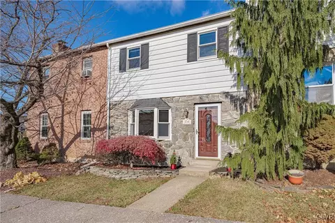 5749 Greens Dr, Wescosville, PA 18106