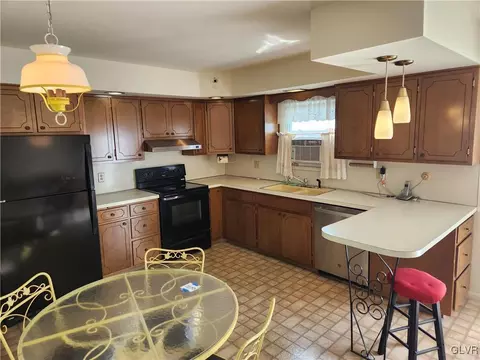 514 E Main St, Bath, PA 18014 photo 11