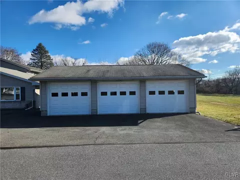 514 E Main St, Bath, PA 18014 photo 5