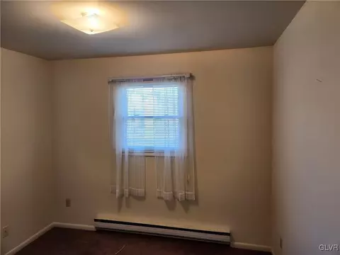 514 E Main St, Bath, PA 18014 photo 27