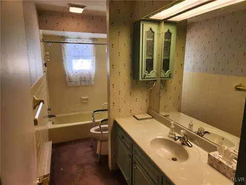 514 E Main St, Bath, PA 18014 photo 19
