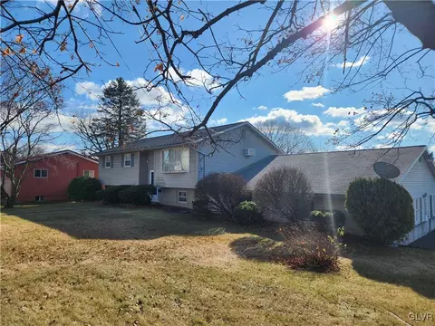 514 E Main St, Bath, PA 18014 photo 2