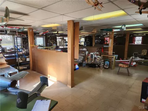 514 E Main St, Bath, PA 18014 photo 25