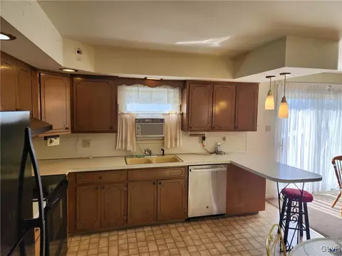 514 E Main St, Bath, PA 18014 photo 12