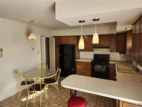 514 E Main St, Bath, PA 18014 photo 10