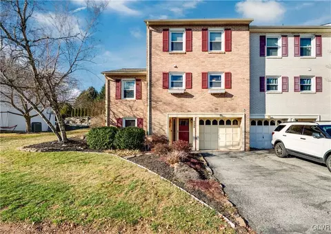 8323 Countryside Ln, Fogelsville, PA 18051