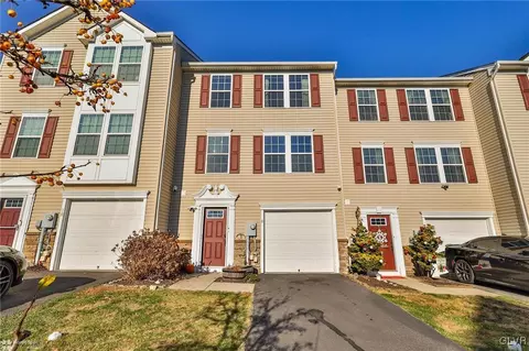 8 Gold Rose Ln, Palmer Township, PA 18045