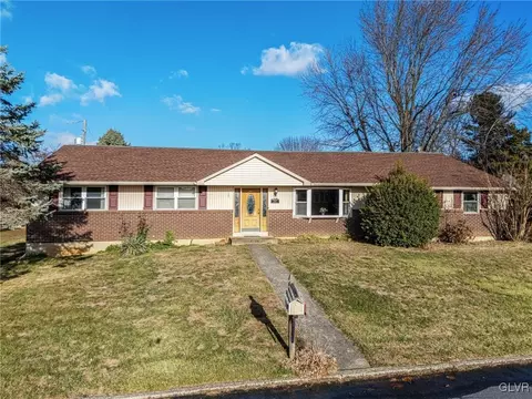 7425 Columbine Rd, Macungie, PA 18062