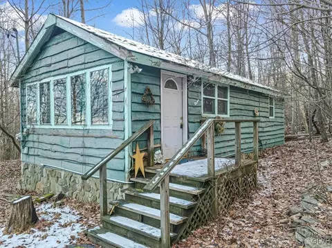 113 Blue Jay Trl, Pocono Twp, PA 18355