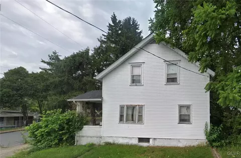 3101 N 2nd St, Hokendauqua, PA 18052