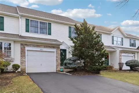 2821 Hope Ridge Dr, Easton, PA 18045