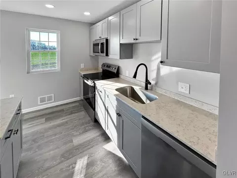 2448 Old Post Rd, Coplay, PA 18037 photo 4