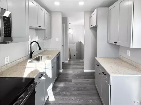 2448 Old Post Rd, Coplay, PA 18037 photo 5