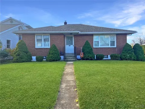 28 S 7th St, Coplay, PA 18037
