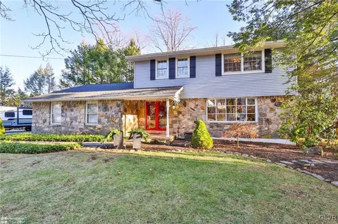 360 Wedgewood Dr, Palmer Township, PA 18045