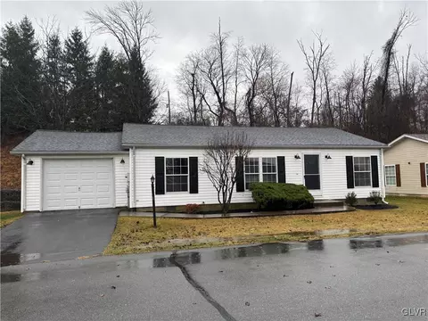 13 Abbey Rd, Forks Twp, PA 18040