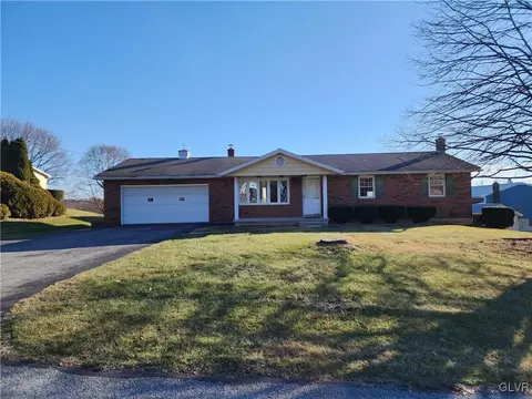 2911 Edgewood Ct, Lowhill Twp, PA 18069