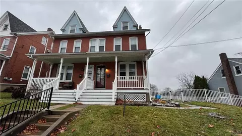 58 High St, Nazareth, PA 18064