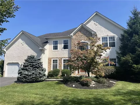 4230 Crosswinds Dr, Easton, PA 18045