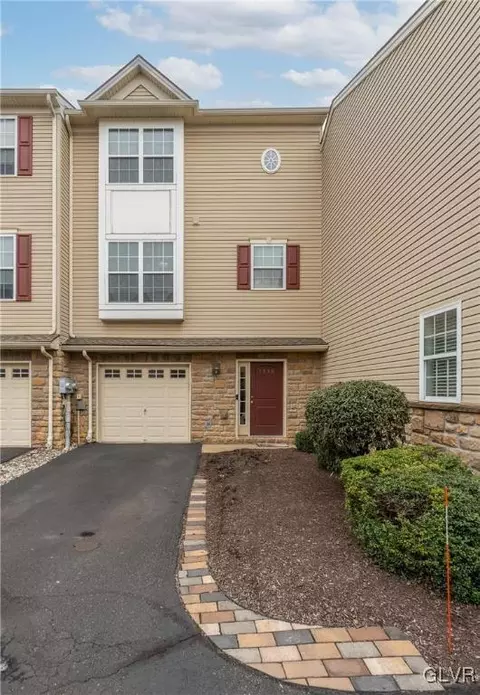 7330 Pioneer Dr, Macungie, PA 18062