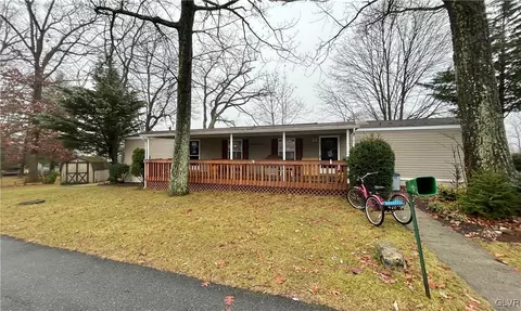 2427 Royal Oak Ln, Bath, PA 18014