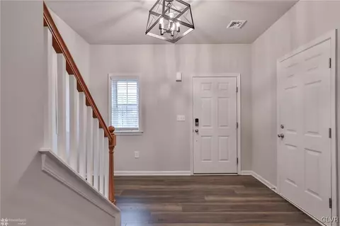 1610 Clauser St, Hellertown, PA 18055 photo 2
