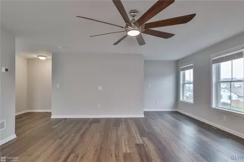 1610 Clauser St, Hellertown, PA 18055 photo 14