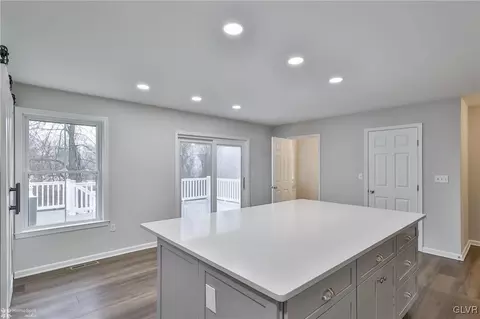 1610 Clauser St, Hellertown, PA 18055 photo 17