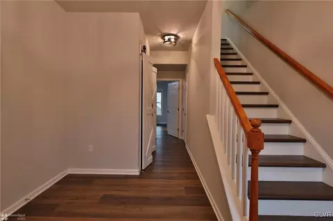 1610 Clauser St, Hellertown, PA 18055 photo 3