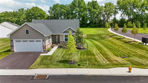 4212 Mimosa Ln, Whitehall, PA 18052
