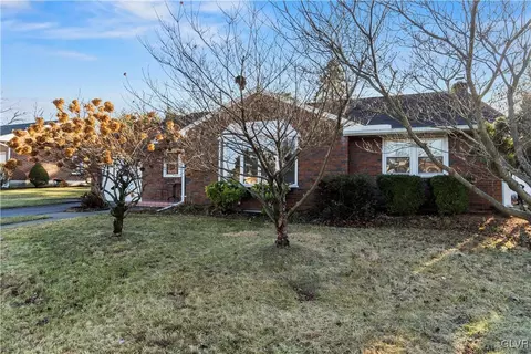 1814 Elmwood Dr, Fullerton, PA 18052