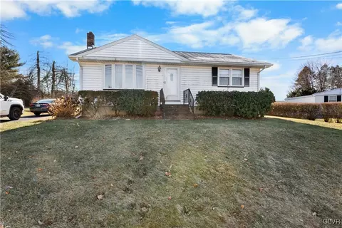 674 Fehr Rd, Nazareth, PA 18064