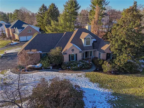 4396 Farmington Cir, Allentown, PA 18104