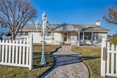 2687 Lehigh St, Slatington, PA 18080