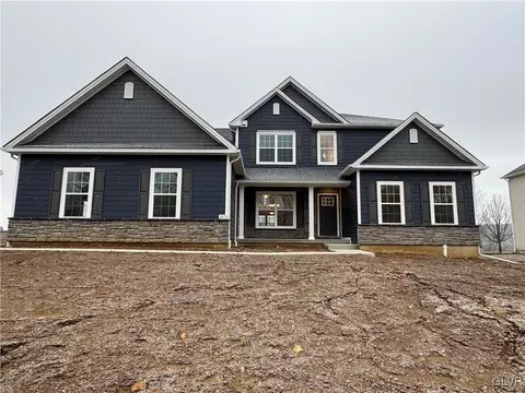 2673 Hollow View Dr #18, Forks Twp, PA 18040