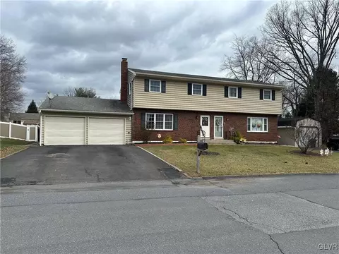 1178 Shadow Oaks Ln, Slatington, PA 18080